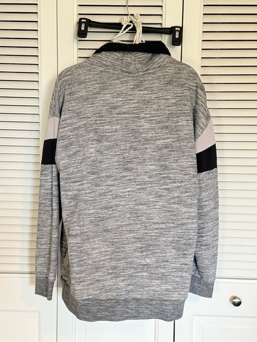 Victoria's Secret PINK Heather Gray Crew Sweatshirt with Black Accents - Picture 3 of 4